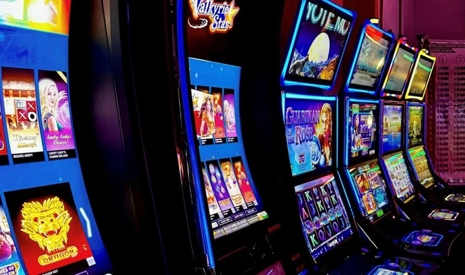 Interfejs Total Casino z grami